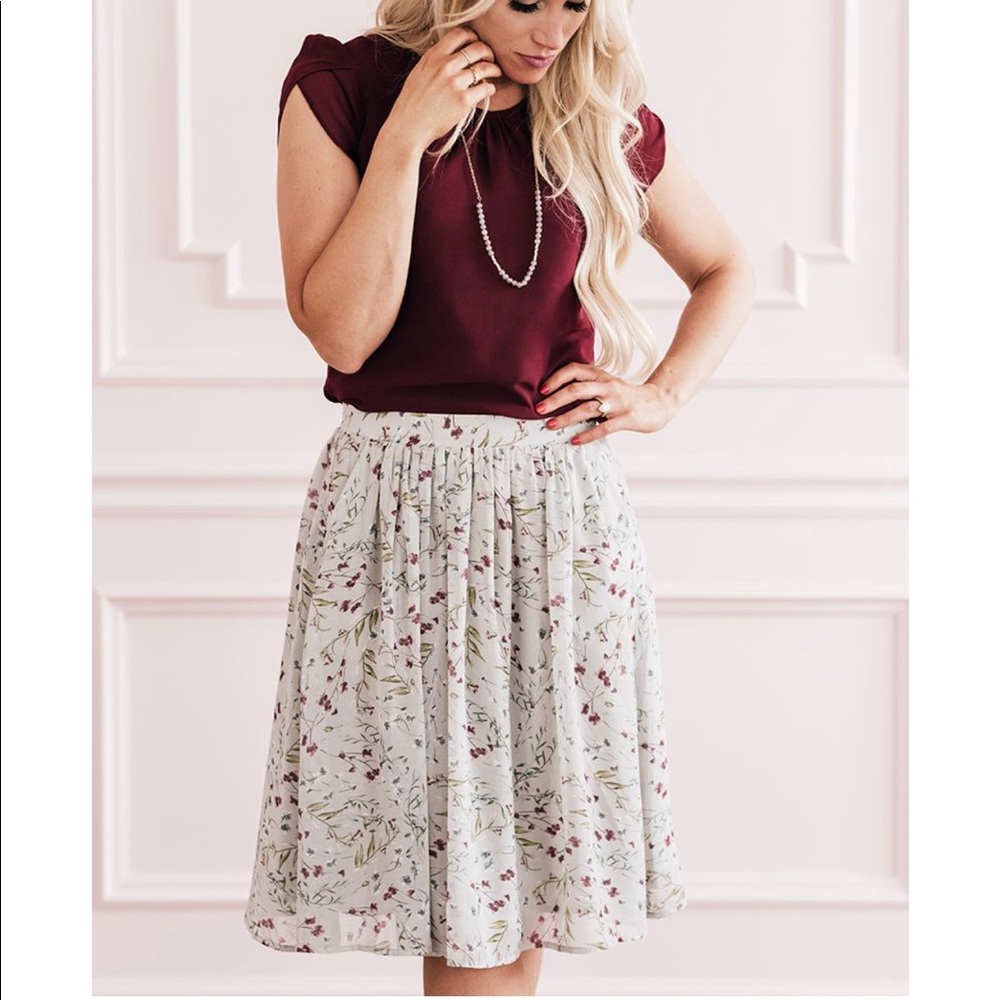 NWT mikarose beautiful floral flowy skirt